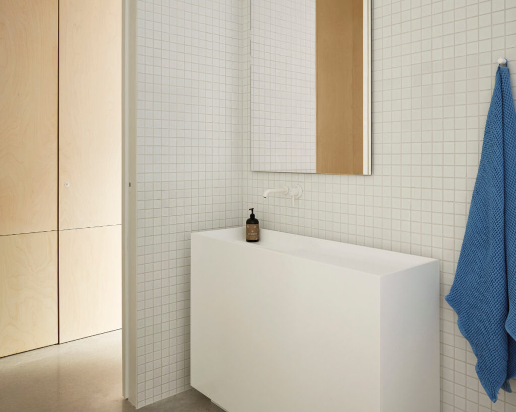 white bathroom home decor